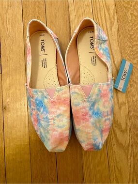 Tom’s Pastel Rainbow Tie-Dye Flats